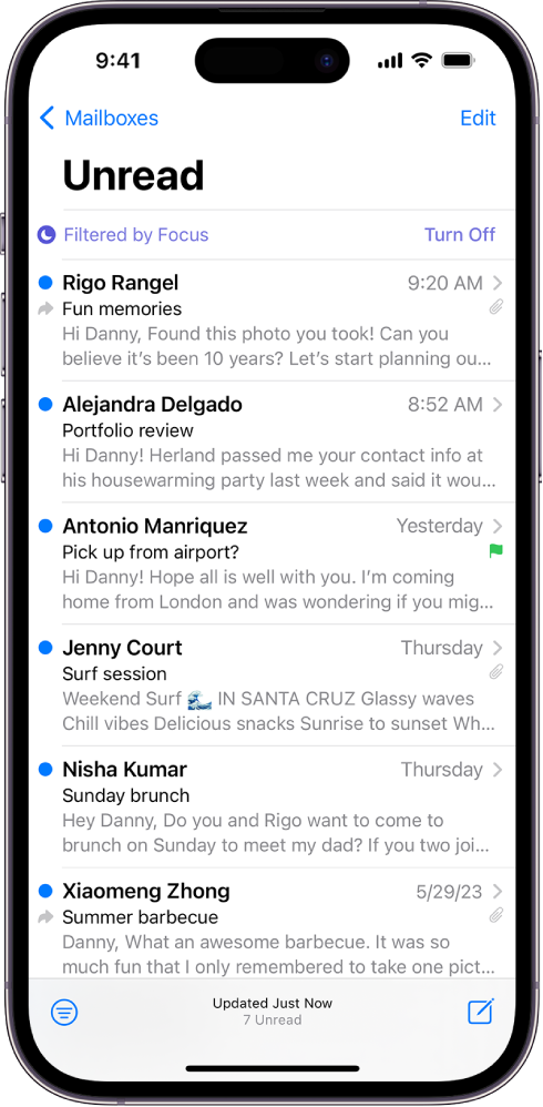 Inbox တွင် email စာရင်းကိုတွေ့နိုင်သည်။ အီးမေးလ်စာရင်းအပေါ်တွင် Filtered by Focus အညွှန်းရှိပြီး ထိုအရာ၏ညာဘက်တွင် Turn Off ရှိသည်။