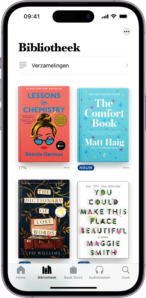 Het scherm 'Bibliotheek' in de Boeken-app. Boven in het scherm staat de knop 'Verzamelingen'. In het midden van het scherm staan boekomslagen. Onder in het scherm staan van links naar rechts de tabs 'Home', 'Bibliotheek', 'Book Store', 'Audioboeken' en 'Zoek'. De tab 'Bibliotheek' is geselecteerd.