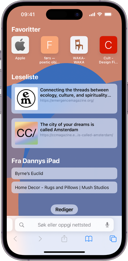 Startsiden i Safari, som viser favorittnettsteder, nettsteder lagret i Leseliste og nettsteder som er åpne på brukerens andre Apple-enhet. Rediger-knappen vises nederst på skjermen.