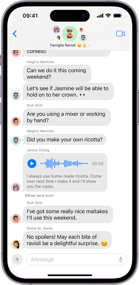 Uma conversa em grupo no app Mensagens.