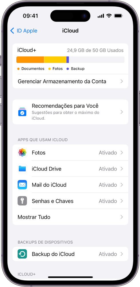 Tela dos ajustes do iCloud mostrando o medidor de armazenamento do iCloud e uma lista de recursos, incluindo Fotos, iCloud Drive e Backup do iCloud, que podem ser usados com o iCloud.