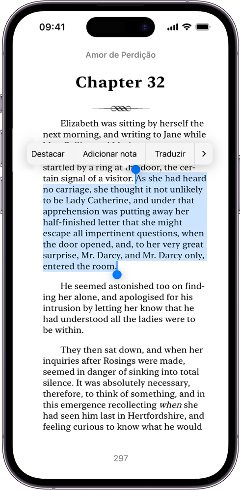 Uma página de um livro na aplicação Livros, com uma parte do texto da página selecionado. Os controlos de “Destacar”, “Adicionar Nota” e “Traduzir” encontram-se por cima do texto selecionado.