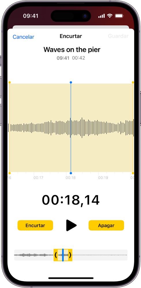 Uma gravação a ser editada com os puxadores de encurtamento amarelos que abrangem uma parte da forma de onda de áudio na parte inferior do ecrã. O botão Reproduzir e um temporizador de gravação aparecem por baixo da forma de onda. Os puxadores de encurtamento encontram‑se por baixo do botão Reproduzir. Em cada um dos lados do botão “Reproduzir” encontram-se o botão “Encurtar” (para apagar a parte da gravação fora dos puxadores) e o botão “Apagar” (para apagar a parte da gravação dentro dos puxadores).