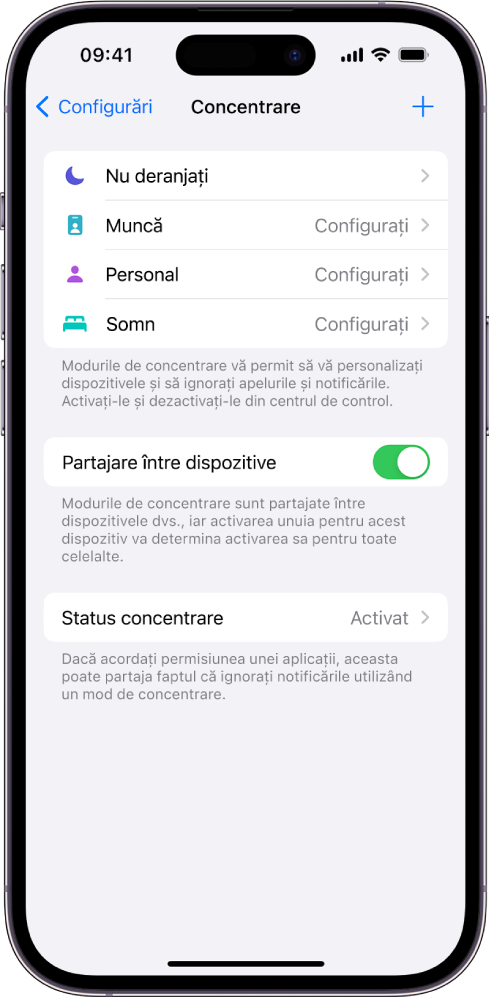 Un ecran afișând patru opțiuni furnizate pentru modul de concentrare: Nu deranjați, Personal, Somn și Muncă. Butonul Partajare între dispozitive vă permite să utilizați aceleași configurări de concentrare pe toate dispozitivele dvs. Apple pe care v-ați autentificate cu același ID Apple.