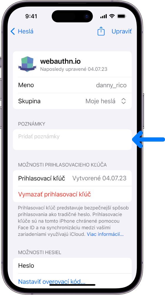 Obrazovka prihlasovacieho kľúča v iCloud Kľúčenke s informáciami o prihlasovacom kľúči a miestom na pridanie a zobrazenie poznámok.