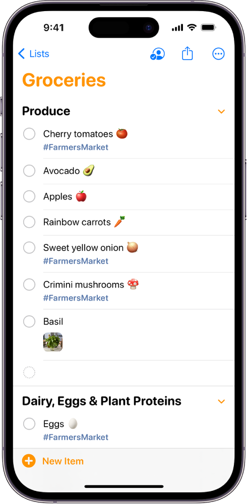 Një ekran që tregon një listë ushqimesh te Reminders. Disa artikuj në listë kanë etiketa dhe fotografi të bashkëngjitura. Butoni New Item ndodhet poshtë majtas.