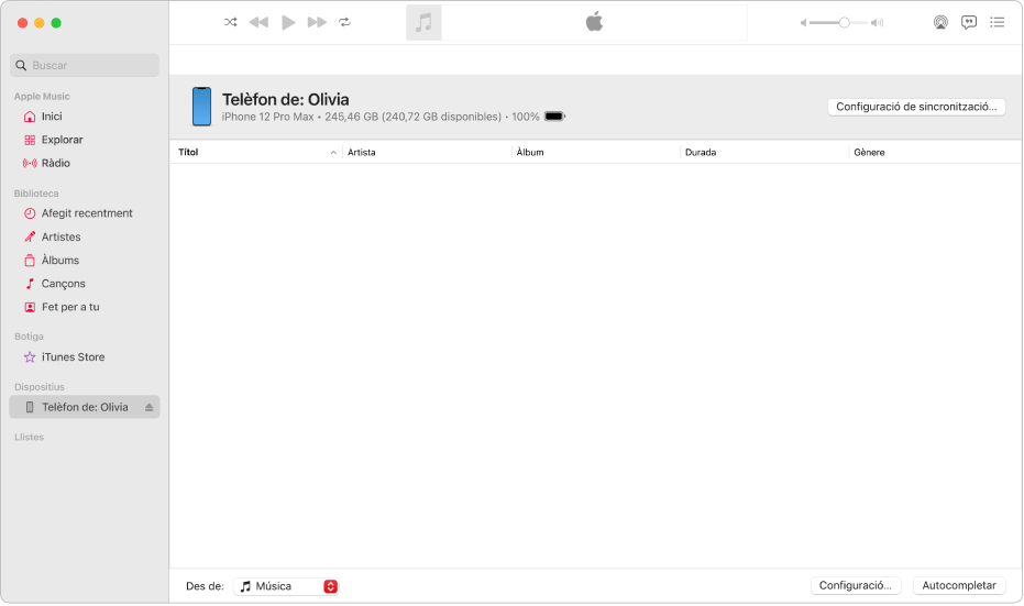 La finestra de l’app Música amb un dispositiu (iPhone de la Júlia) a la barra lateral. El botó “Configuració de sincronització” de la cantonada superior dreta obre el Finder.