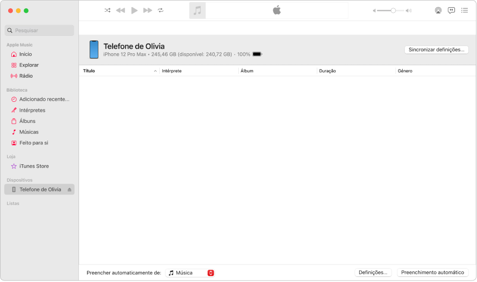 A janela da aplicação Música com um dispositivo (iPhone de Júlia) na barra lateral. O botão “Sincronizar definições” no canto superior direito abre o Finder.