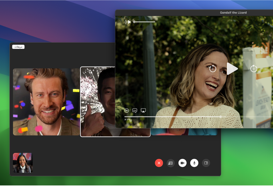 عارض Apple TV مع نافذة تطبيق فيس تايم خلفه.