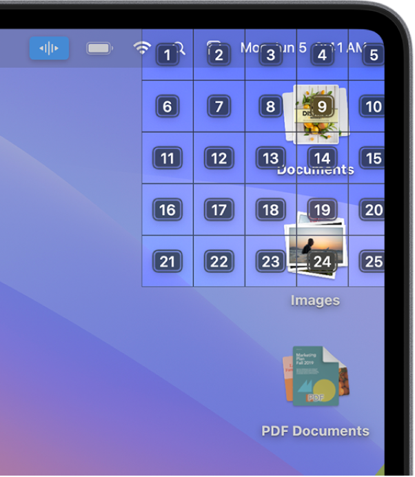 Une grille apparaît dans le coin supérieur droit de l’écran, où se trouvent deux piles du bureau. La grille comporte cinq colonnes et cinq rangées. Chaque cellule est numérotée de 1 à 25.
