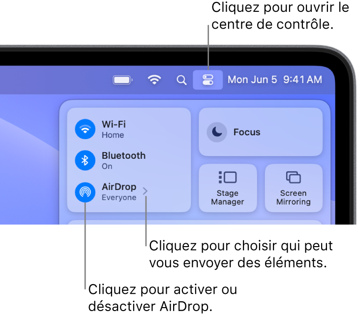 Une fenêtre du Centre de contrôle affichant les commandes qui permettent d’activer ou de désactiver AirDrop, et de choisir les personnes autorisées à vous envoyer des éléments.