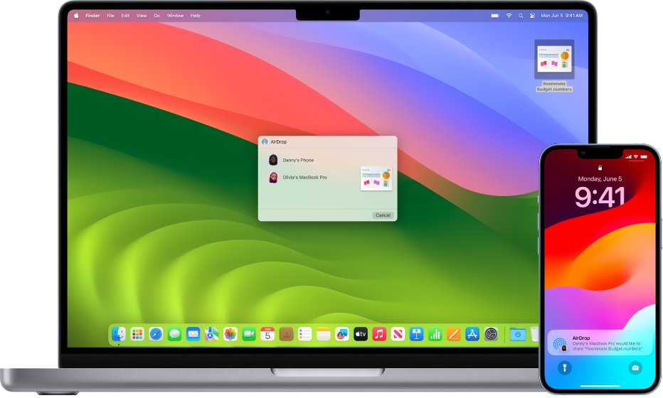 Mac과 iPhone. AirDrop 윈도우가 Mac 데스크탑에 열려 있고, iPhone 및 다른 MacBook Pro(사진에 없음)와 문서를 공유할 준비가 되어 있음. iPhone 잠금 화면에 문서 수신에 대한 알림이 있음.