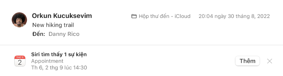 Biểu ngữ bên dưới tiêu đề thư trong khu vực xem trước sẽ hiển thị thông tin về sự kiện mà Siri đã tìm thấy trong thư. Liên kết để thêm sự kiện vào Lịch nằm ở đầu bên phải.