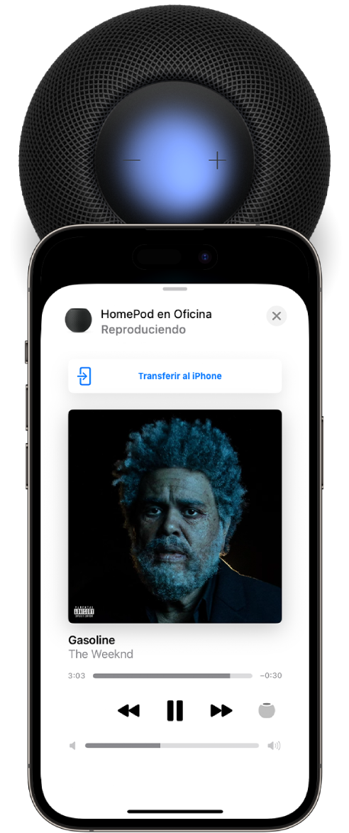 En un iPhone, la app Casa muestra que se está reproduciendo música conforme se transfiere una llamada al HomePod. El iPhone está cerca de la parte superior del HomePod.