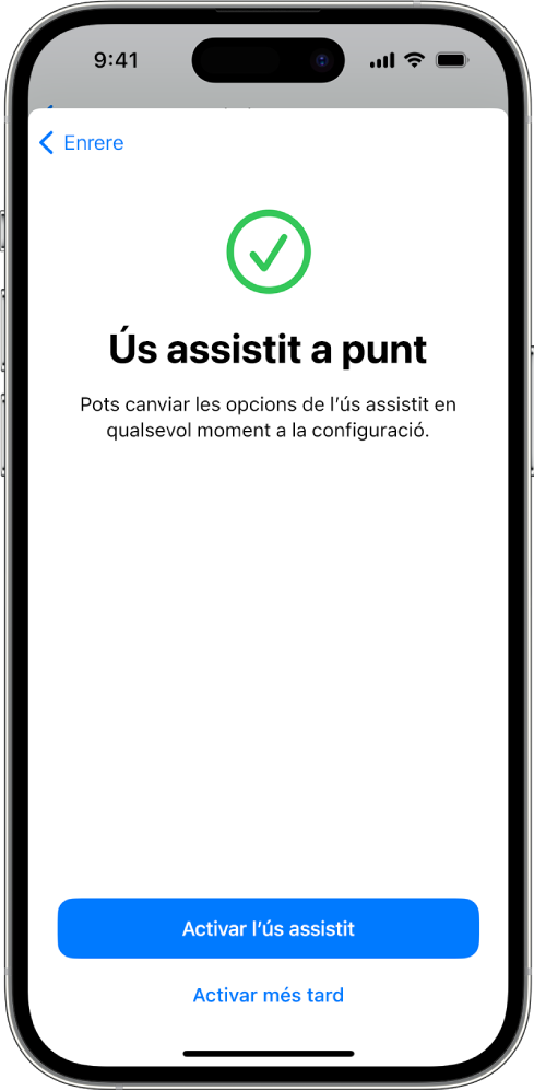 En un iPhone es mostra un missatge que diu que l’ús assistit està a punt per fer-se servir, i a la part inferior de la pantalla hi ha un botó per activar-lo.