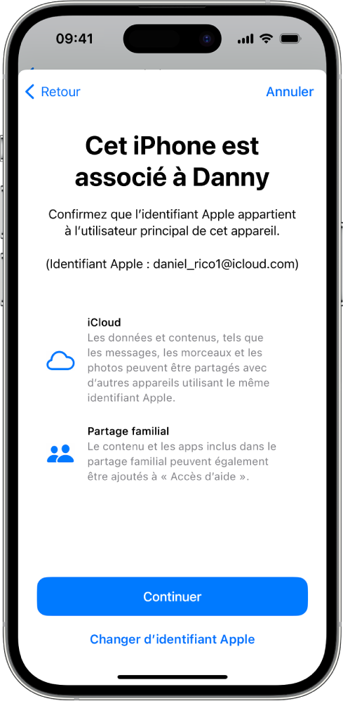 Un iPhone affichant l’identifiant Apple associé avec l’appareil et des informations concernant les fonctionnalités iCloud et Partage familial qui peuvent être utilisées avec Accès d’aide.