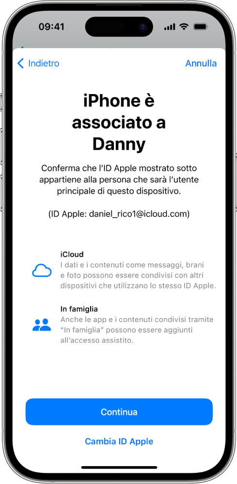 Un iPhone che mostra l’ID Apple associato al dispositivo e le informazioni sulle funzionalità di iCloud e “In famiglia”, che possono essere utilizzate con “Accesso assistito”.
