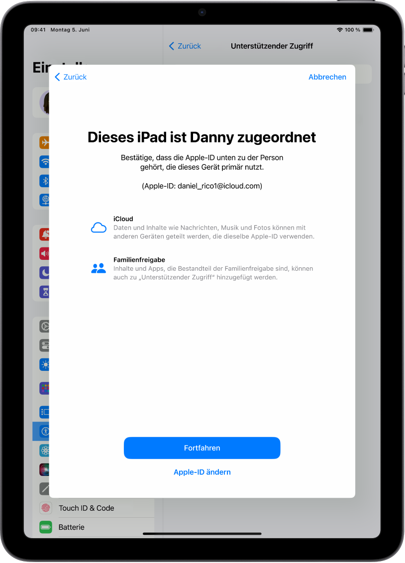 Ein iPad mit der mit dem Gerät verknüpften Apple-ID und Informationen über Funktionen von iCloud und der Familienfreigabe, die mit „Unterstützender Zugriff“ verwendet werden können.
