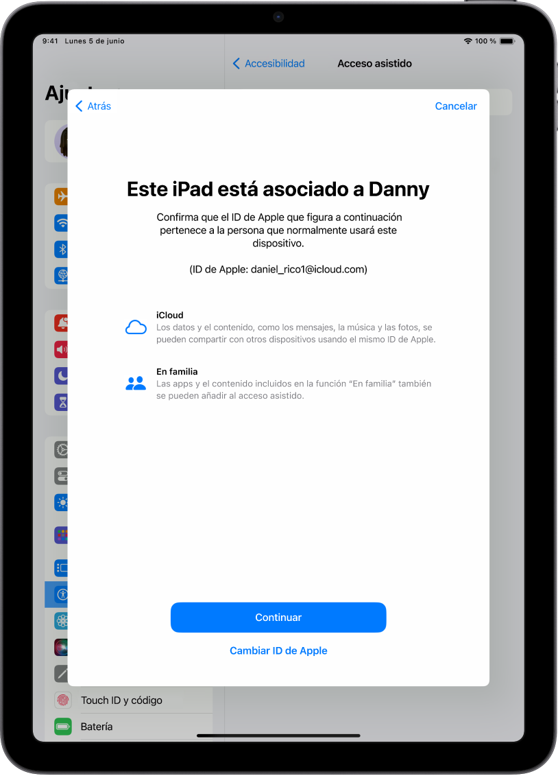 iPad con el ID de Apple asociado con el dispositivo e información sobre las funciones de iCloud y “En familia” que se pueden usar con el acceso asistido.