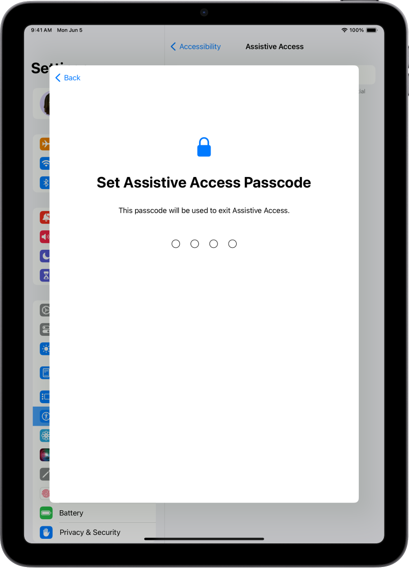 iPad ierīce, kurā redzams ekrāns Assistive Access piekļuves koda iestatīšanai, kas tiek izmantots, ieslēdzot un izslēdzot funkciju Assistive Access.