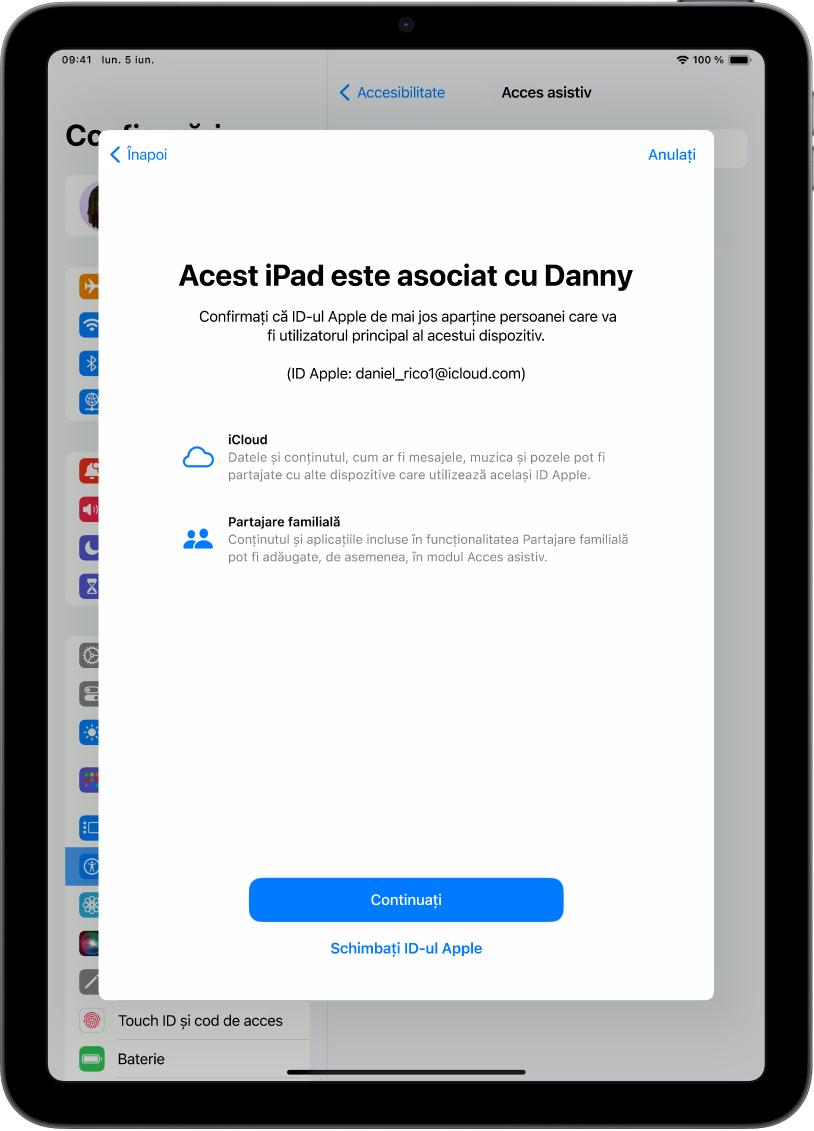 Un iPad afișând ID-ul Apple asociat cu dispozitivul și informații despre iCloud și funcționalitățile Partajare familială care pot fi utilizate cu modul Acces asistiv.