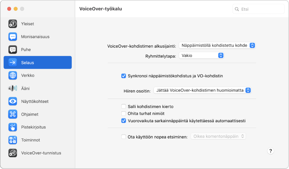 VoiceOver-työkalun ikkuna, jossa on Selaus-kategoria valittuna vasemmassa sivupalkissa ja sen asetukset oikealla. Ikkunan oikeassa alakulmassa on Ohje-painike, jonka kautta pääsee asetuksia käsittelevään VoiceOverin verkko-ohjeeseen.