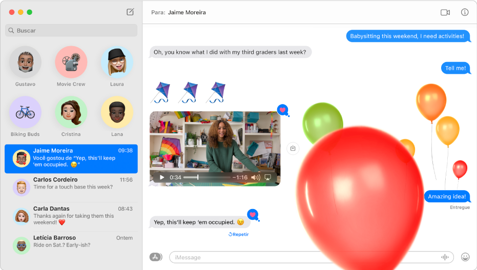 A janela do app Mensagens com várias conversas numa lista na barra lateral à esquerda e uma conversa ativa à direita. A conversa inclui efeitos de mensagem de balões, uma foto e um Tapback na última mensagem.