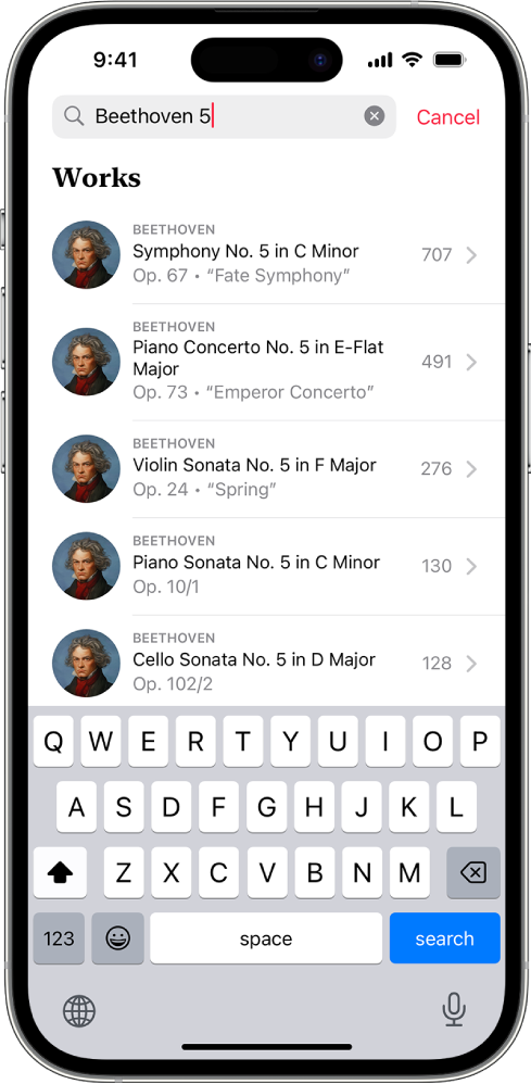 Na iPhonu je v aplikaci Apple Music Classical zobrazený panel Search. U horního okraje obrazovky je pole hledání a pod ním seznam výsledků.