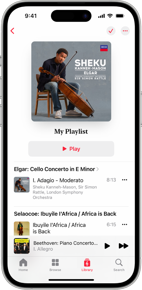 iPhone menunjukkan senarai main peribadi dalam Apple Music Classical. Di bahagian atas skrin ialah karya seni album, nama senarai main dan butang Main. Pemain Mini terletak berhampiran bahagian bawah skrin dan menunjukkan trek yang sedang dimainkan. Di bawah Pemain Mini ialah butang Laman Utama, Layari, Pustaka dan Cari.