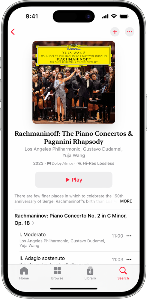 iPhone ที่แสดงโน้ตอัลบั้มใน Apple Music Classical ด้านบนสุดของหน้าจอคือภาพหน้าปกและชื่อของอัลบั้ม ตรงกลางของหน้าจอคือโน้ตอัลบั้ม ที่ด้านล่างสุดของหน้าจอคือปุ่มหน้าแรก เลือกหา คลัง และค้นหา