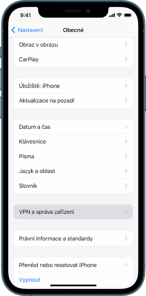 Displej iPhonu s vybranou volbou VPN a správa zařízení