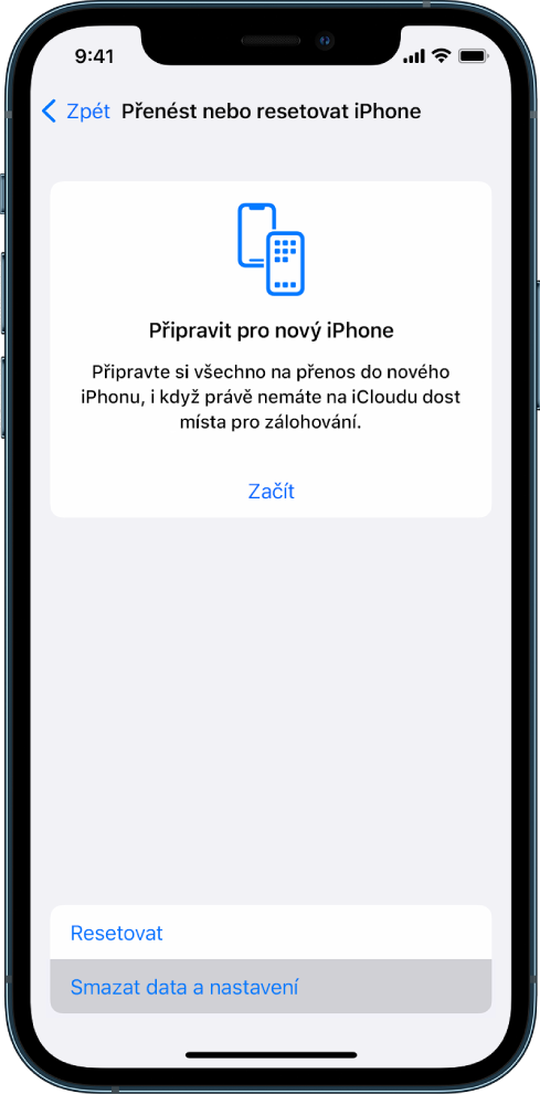 Displej iPhonu s vybranou volbou Smazat data a nastavení