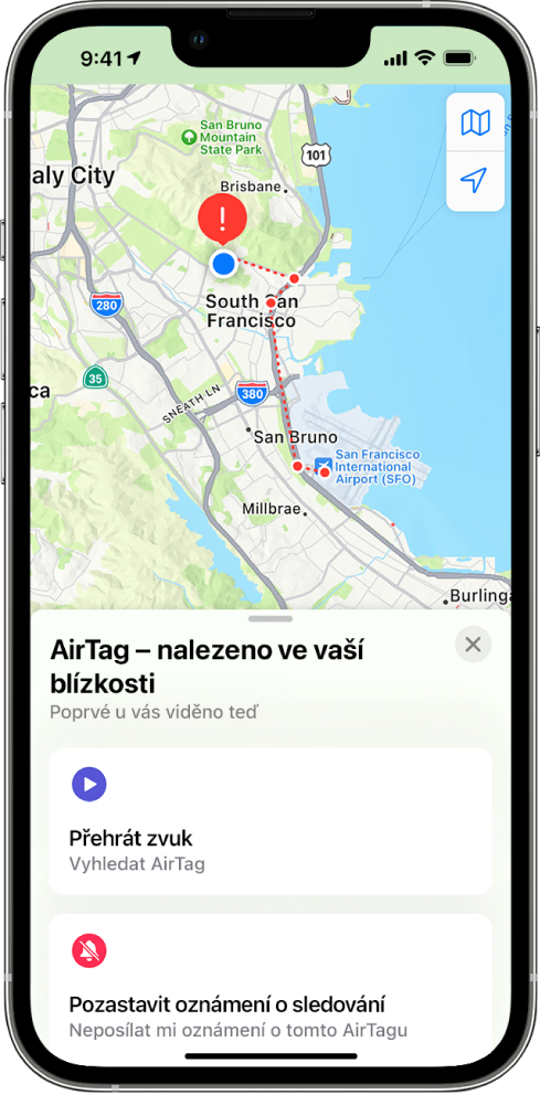 Displej iPhonu, na kterém je v aplikaci Mapy zobrazena informace o AirTagu detekovaném v blízkosti uživatele