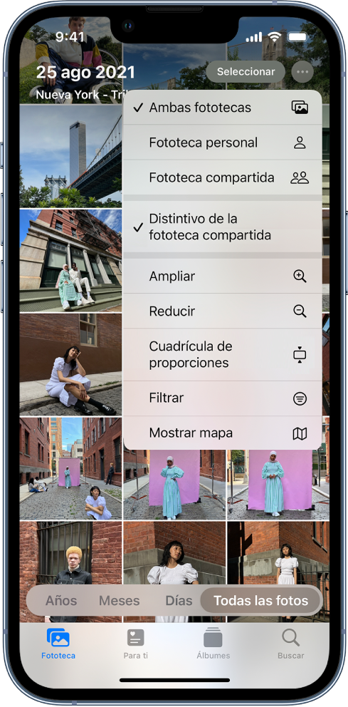 Pantalla de un iPhone con una fototeca personal y una fototeca compartida en la app Fotos.