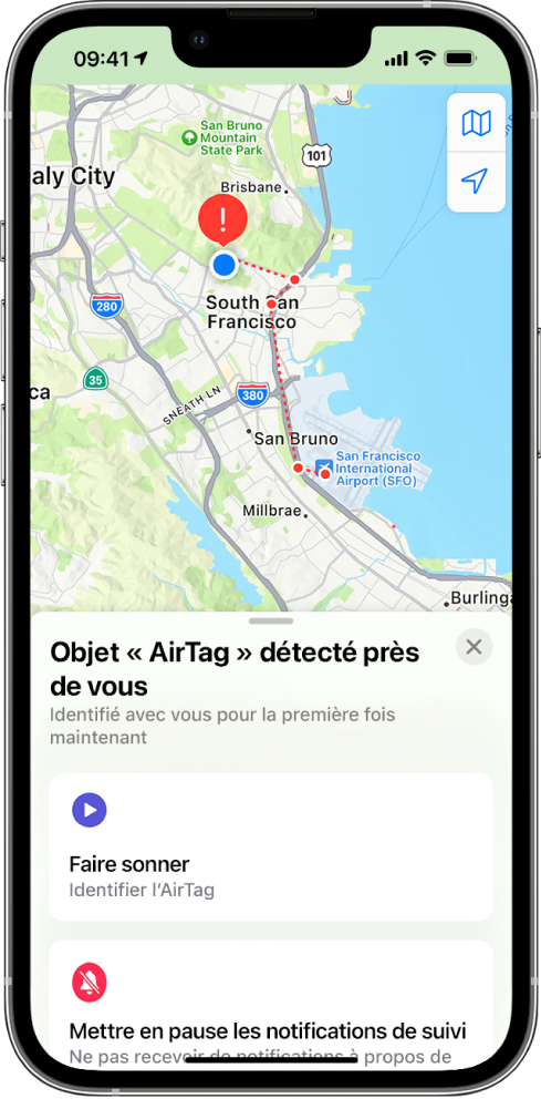 Un écran d’iPhone qui montre un AirTag détecté près de l’utilisateur dans l’app Plans.