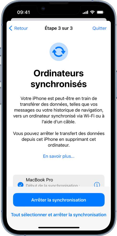 Deux écrans d’iPhone affichant l’écran « Ordinateurs synchronisés » et l’écran « Relais privé iCloud ».