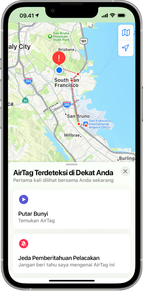 Layar iPhone menampilkan AirTag yang terdeteksi di dekat pengguna di app Peta.