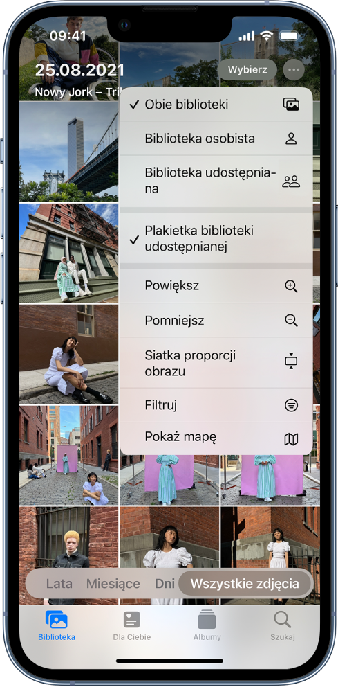 Ekran iPhone’a pokazujący bibliotekę osobistą i bibliotekę udostępnianą w aplikacji Zdjęcia.
