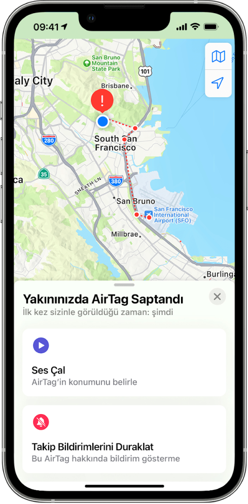 Harita’da kullanıcının yakınında bulunan bir AirTag’i gösteren bir iPhone ekranı.