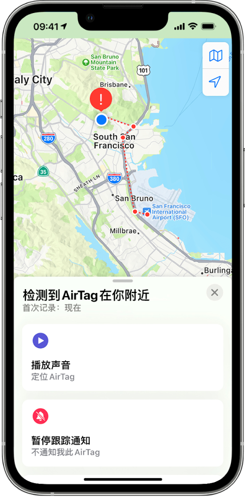 iPhone 屏幕上的“地图” App 中显示用户附近检测到了 AirTag。