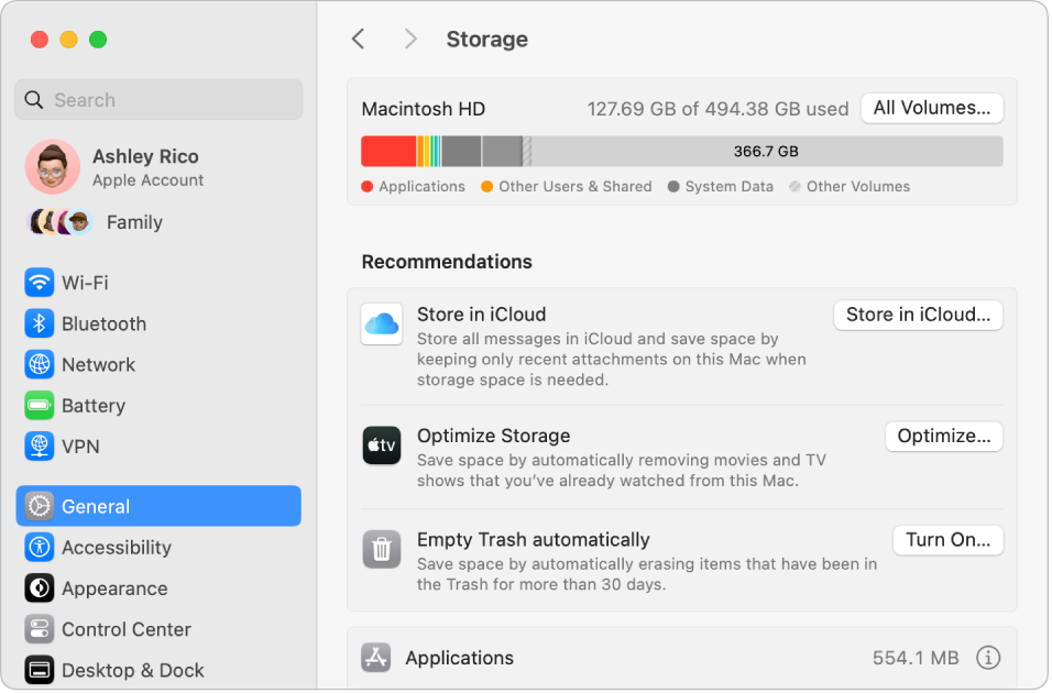 Настройките за съхранение Recommendations (Препоръки), показващи опции Store in iCloud (Съхранение в iCloud), Optimize Storage (Оптимизиране на съхранението) и Erase Trash Automatically (Автоматично изтриване на кошчето).