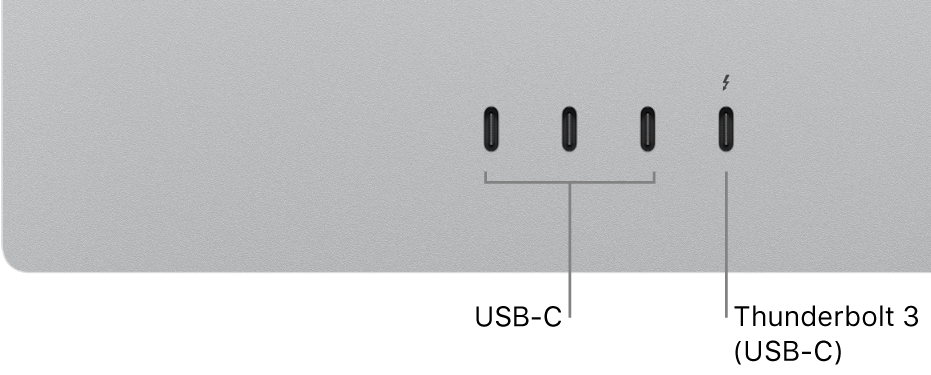 Detail zadnej strany monitora Studio Display s tromi USB-C portmi vľavo a jedným Thunderbolt 3 (USB-C) portom vpravo.