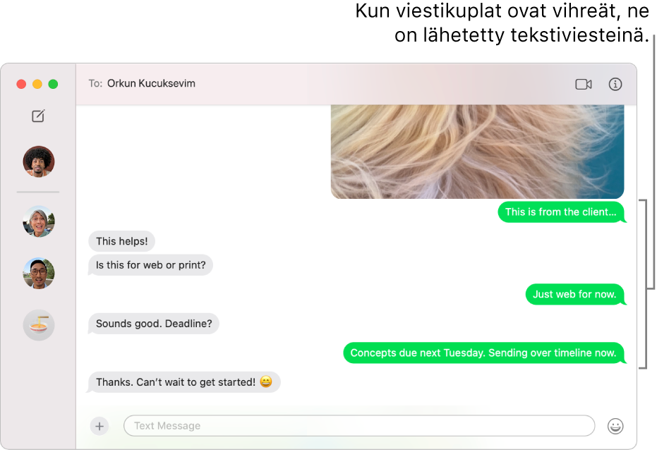 Viestit-ikkuna, jossa on useita keskusteluja vasemmalla olevan sivupalkin luettelossa ja oikealla näkyy keskustelun teksti. Viestikuplat ovat vihreitä, mikä tarkoittaa, että ne on lähetetty teksti-, multimedia‑ tai RCS-viesteinä.