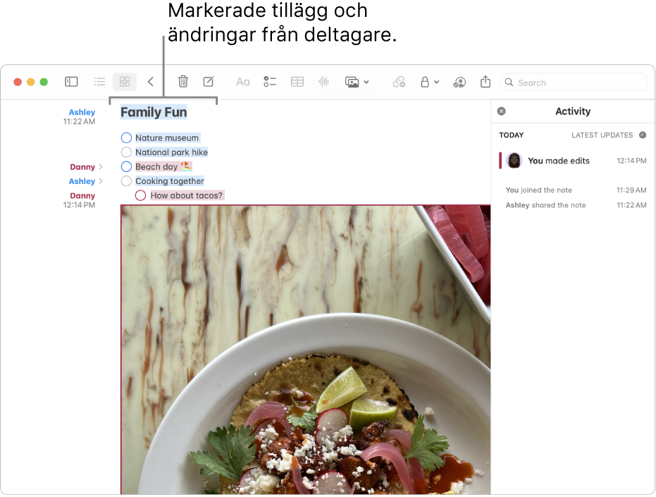 En anteckning med en checklista som visar en lista med familjeaktiviteter. Ändringar från andra deltagare markeras.