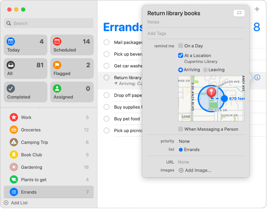 Ein Fenster der App „Erinnerungen“ mit einer Liste von Erledigungen zeigt die Details einer Erinnerung „Bücher in der Bücherei zurückgeben“ an.