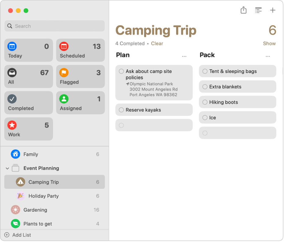 Uma janela do app Lembretes mostrando várias Listas Inteligentes e uma lista fixada na barra lateral, e uma lista selecionada na visualização por colunas à direita.