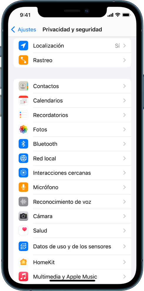 Un iPhone con la pantalla “Privacidad y seguridad” en Ajustes.