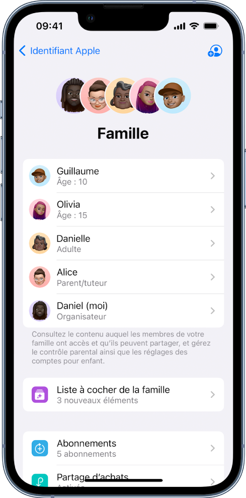 Écran Partage familial dans Réglages. Cinq membres d’une famille sont identifiés et quatre abonnements sont partagés au sein du groupe familial.