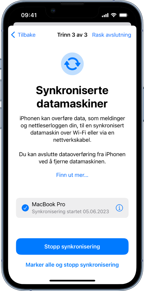 To iPhone-skjermer som viser skjermen for synkroniserte datamaskiner og skjermen for Privat trafikk med iCloud.