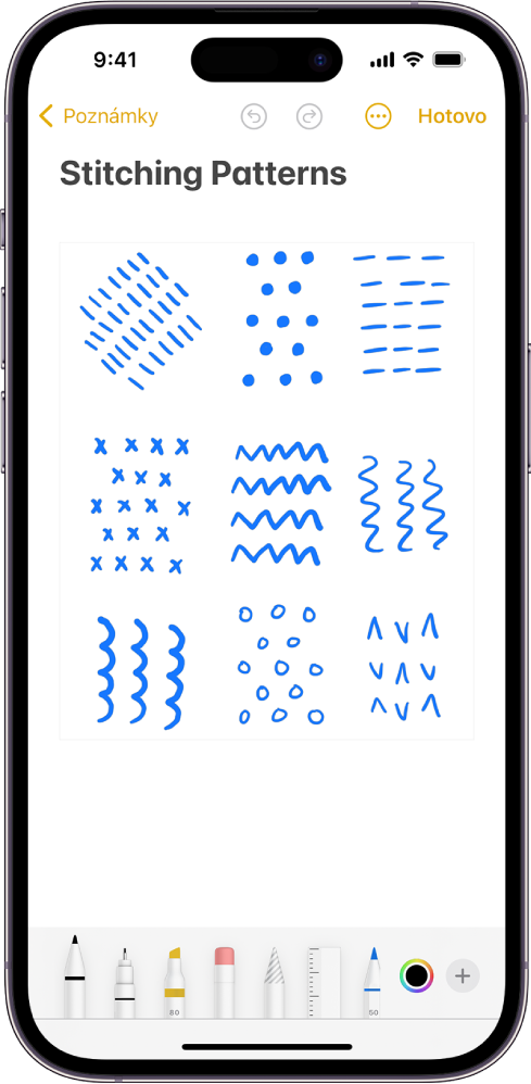 V aplikaci Poznámky je otevřena poznámka a v dolní polovině obrazovky je vidět panel nástrojů Anotace. Zleva doprava jsou zobrazeny tyto anotační nástroje: Pero, Jednoduchá linka, Zvýrazňovač, Guma, Laso, Pravítko a Tužka, následuje tlačítko Výběr barev a tlačítko Přidat.